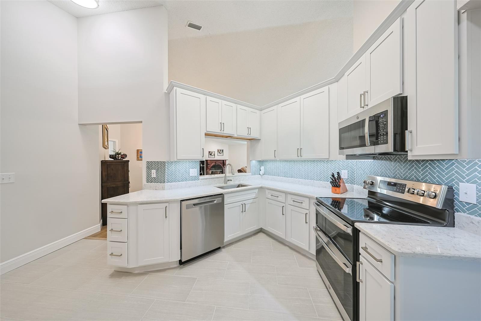 12018 STEPPINGSTONE BLVD, TAMPA, FL, 33635