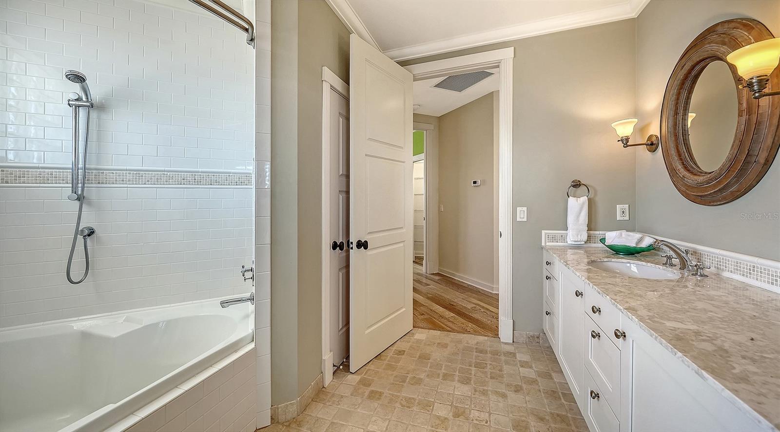 A4666887 Property Photo