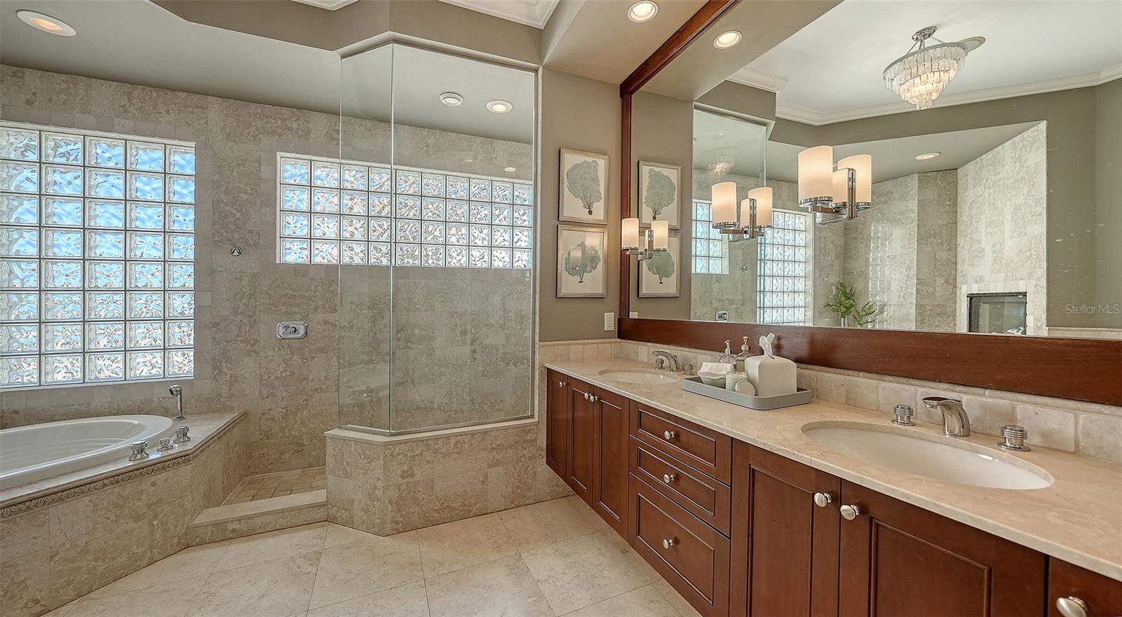 A4666887 Property Photo