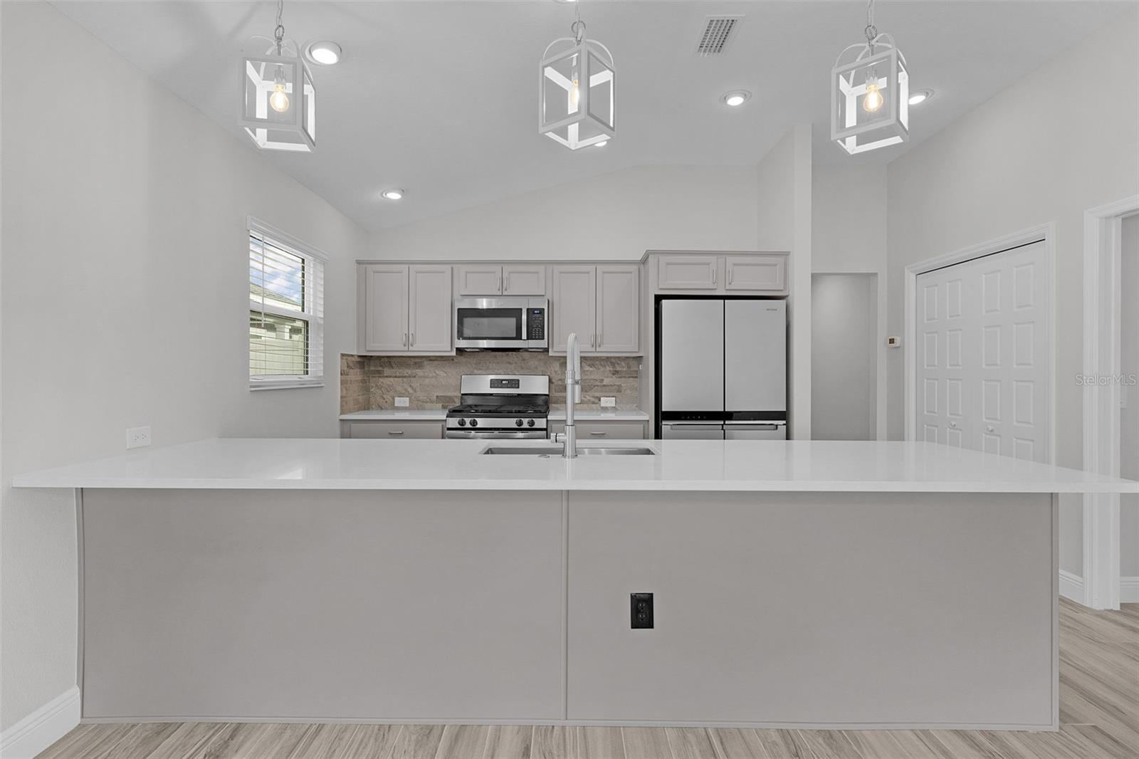 6230 DINGMAN WAY, THE VILLAGES, FL, 32163