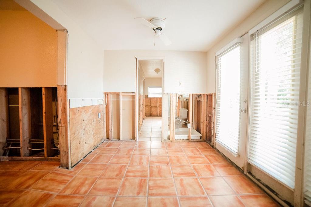 521 W OLYMPIA AVE, PUNTA GORDA, FL, 33950