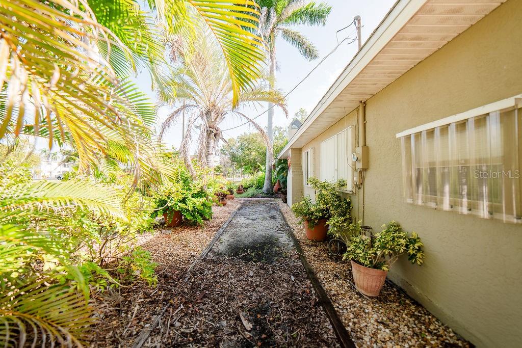 521 W OLYMPIA AVE, PUNTA GORDA, FL, 33950