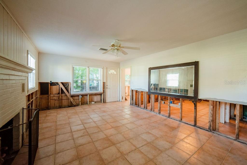 521 W OLYMPIA AVE, PUNTA GORDA, FL, 33950