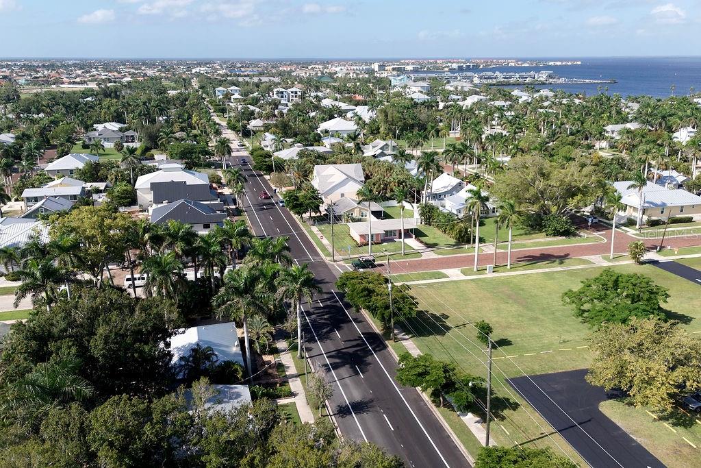 521 W OLYMPIA AVE, PUNTA GORDA, FL, 33950