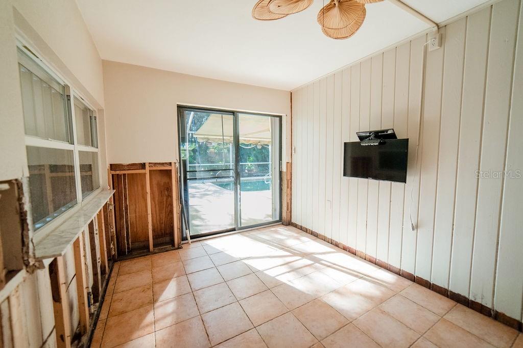 521 W OLYMPIA AVE, PUNTA GORDA, FL, 33950