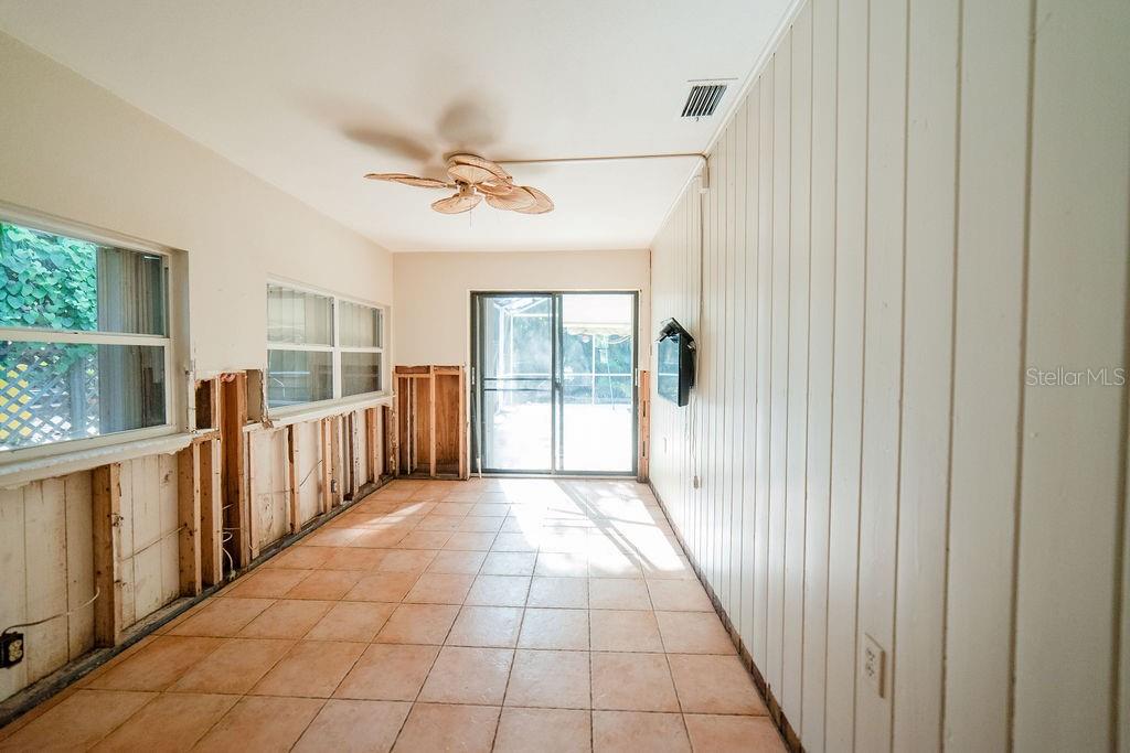 521 W OLYMPIA AVE, PUNTA GORDA, FL, 33950