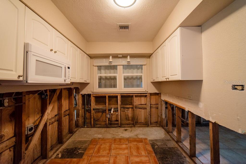 521 W OLYMPIA AVE, PUNTA GORDA, FL, 33950