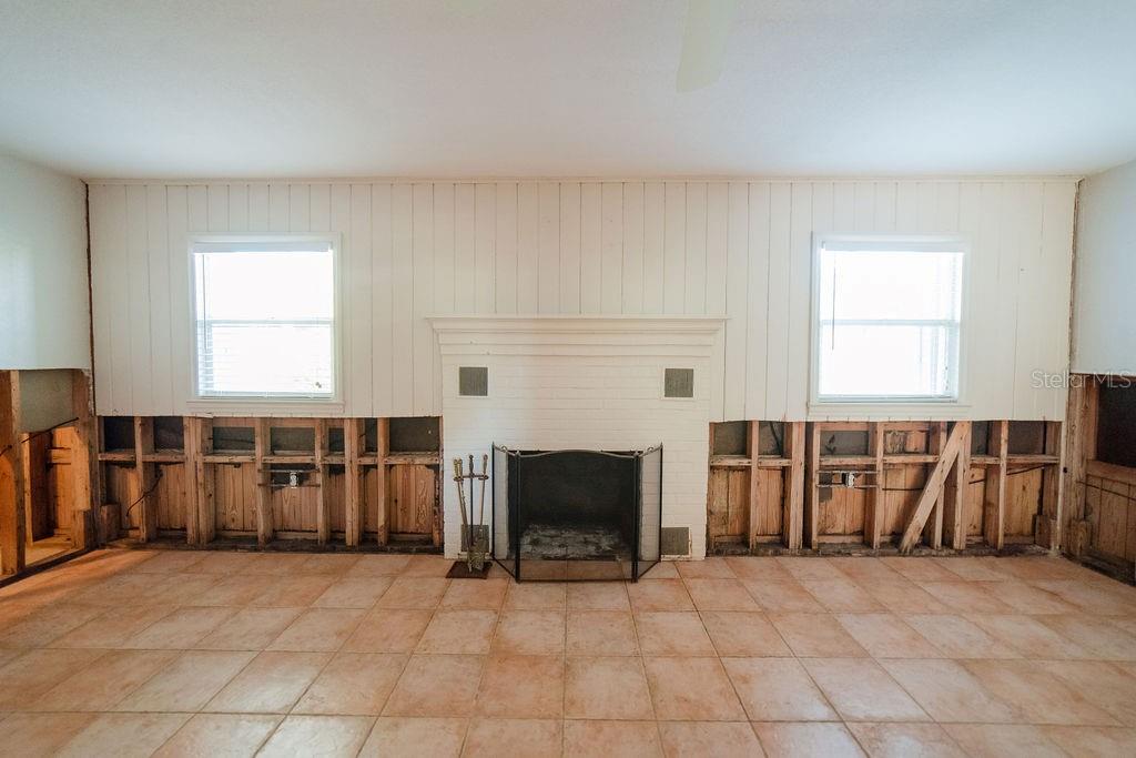 521 W OLYMPIA AVE, PUNTA GORDA, FL, 33950