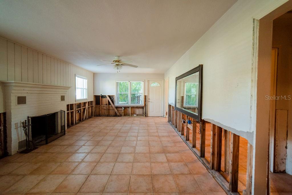 521 W OLYMPIA AVE, PUNTA GORDA, FL, 33950