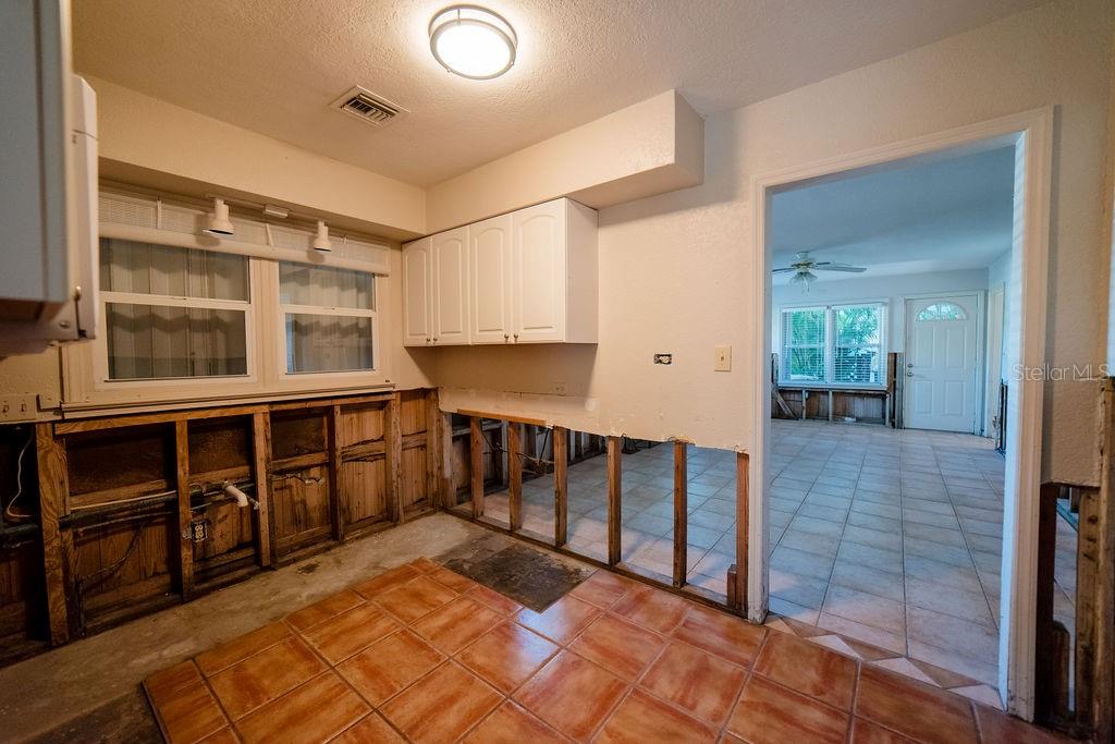 521 W OLYMPIA AVE, PUNTA GORDA, FL, 33950