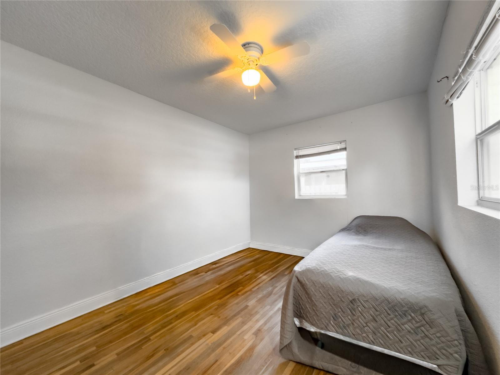 901 S SOLANDRA DR, ORLANDO, FL, 32807