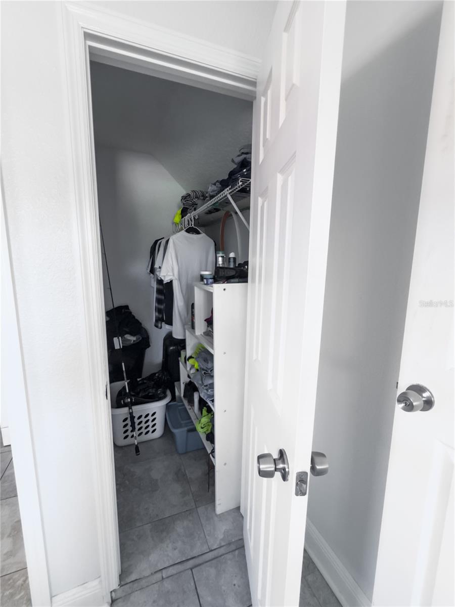 901 S SOLANDRA DR, ORLANDO, FL, 32807