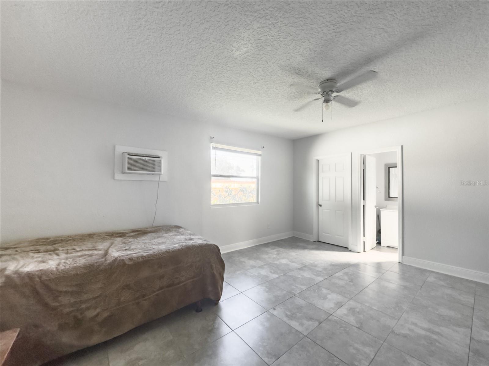 901 S SOLANDRA DR, ORLANDO, FL, 32807