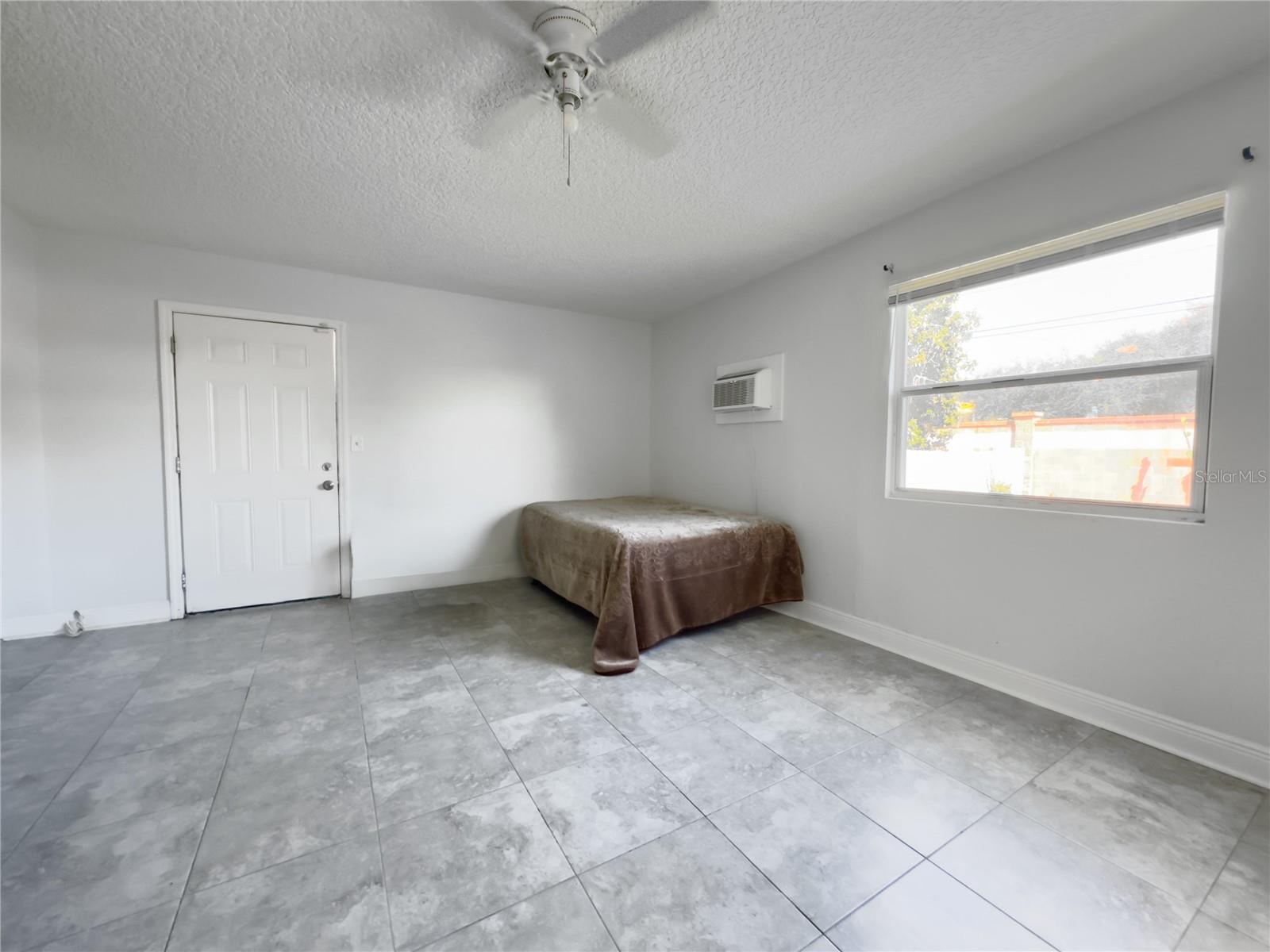 901 S SOLANDRA DR, ORLANDO, FL, 32807