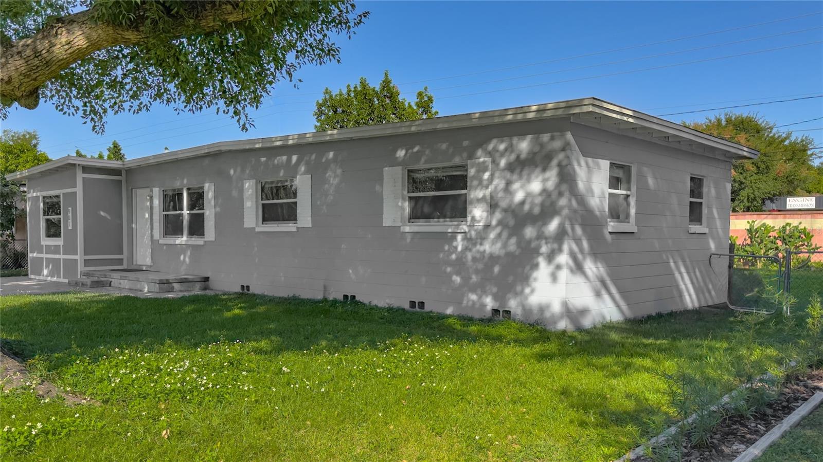 901 S SOLANDRA DR, ORLANDO, FL, 32807