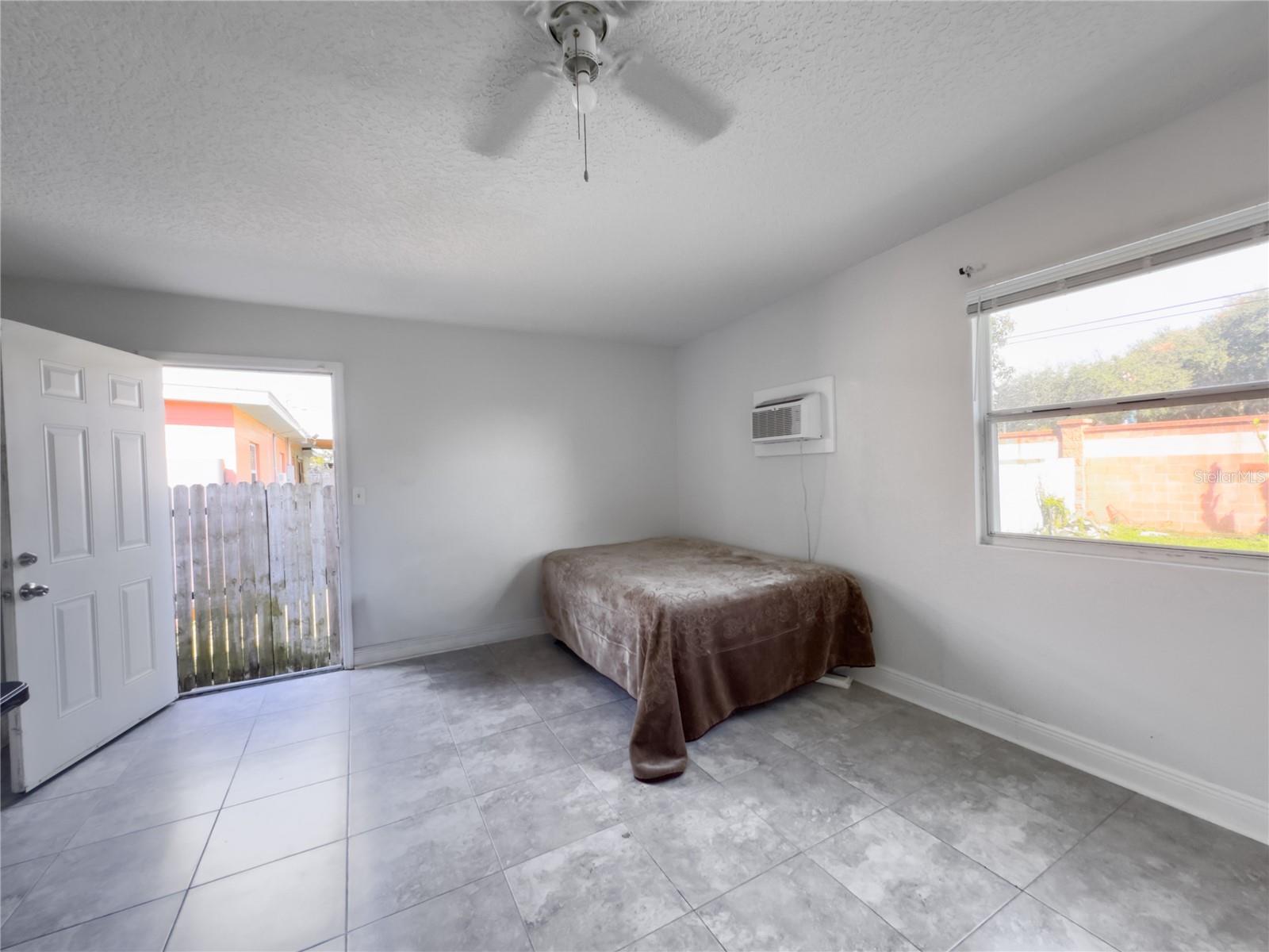 901 S SOLANDRA DR, ORLANDO, FL, 32807