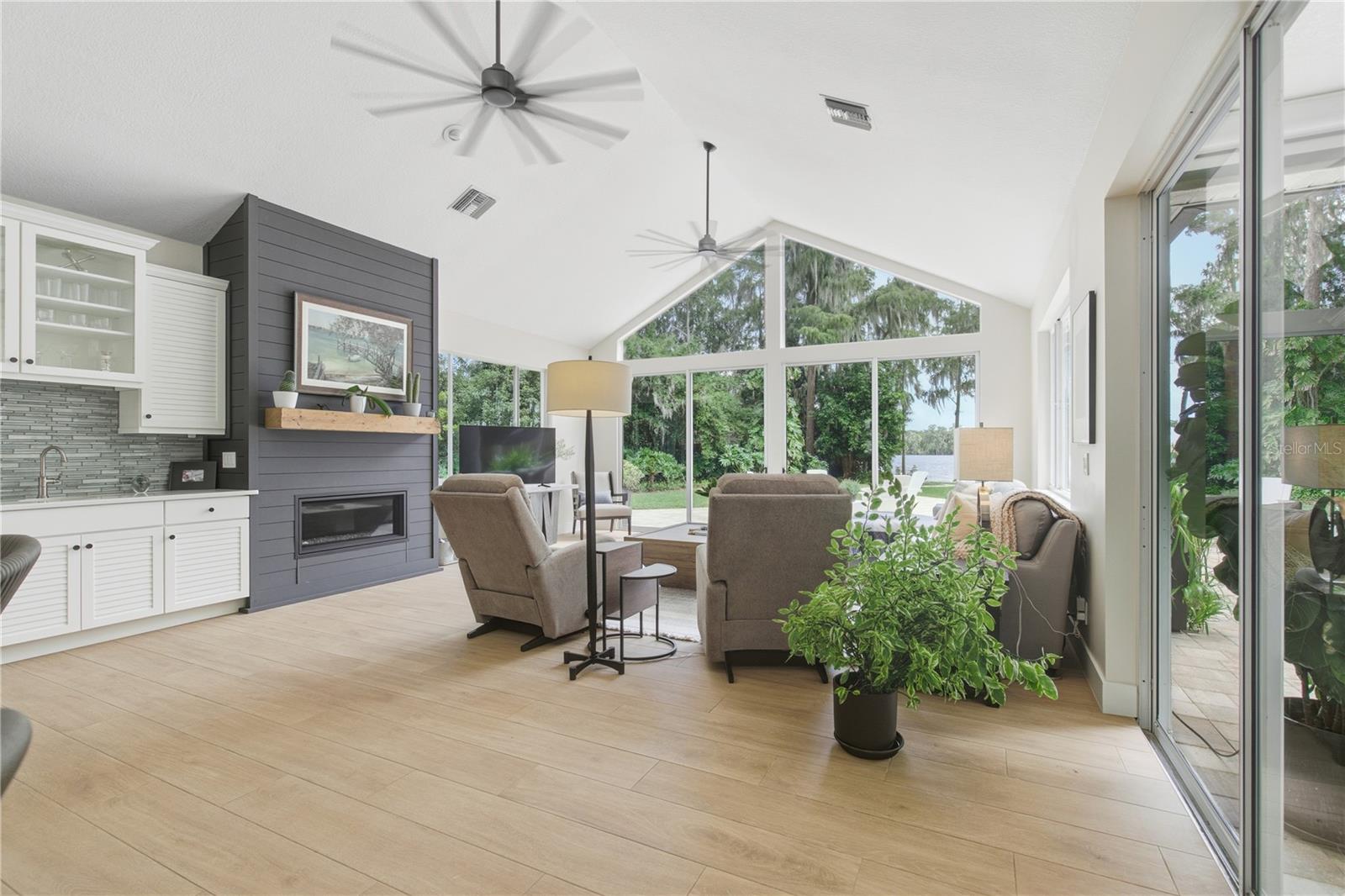 O6348789 Property Photo