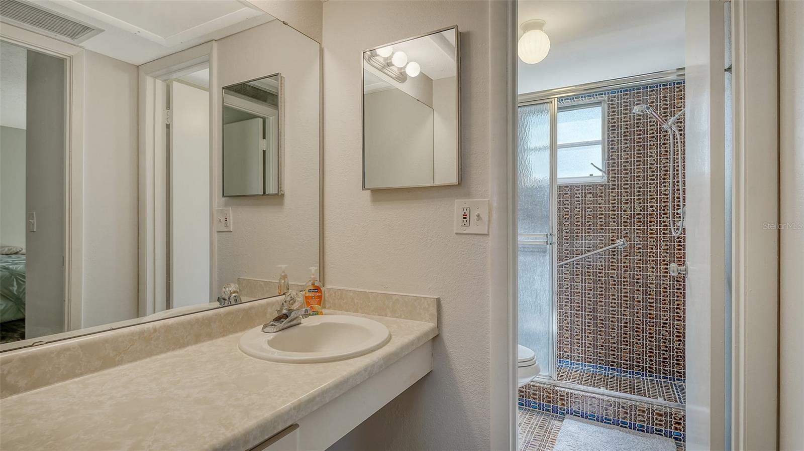 A4667004 Property Photo