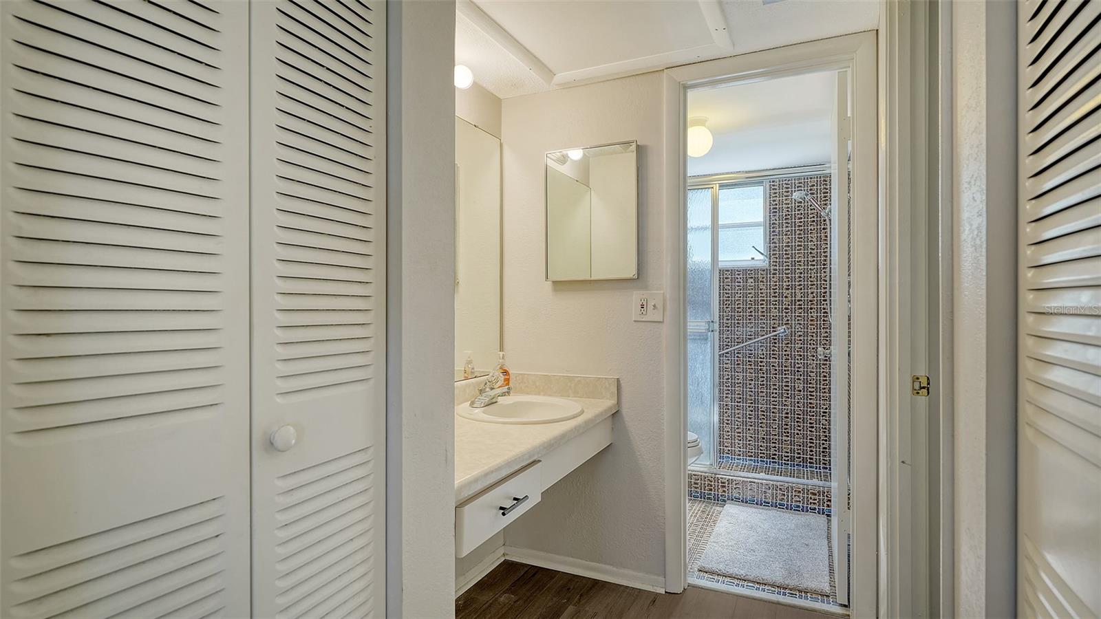 A4667004 Property Photo