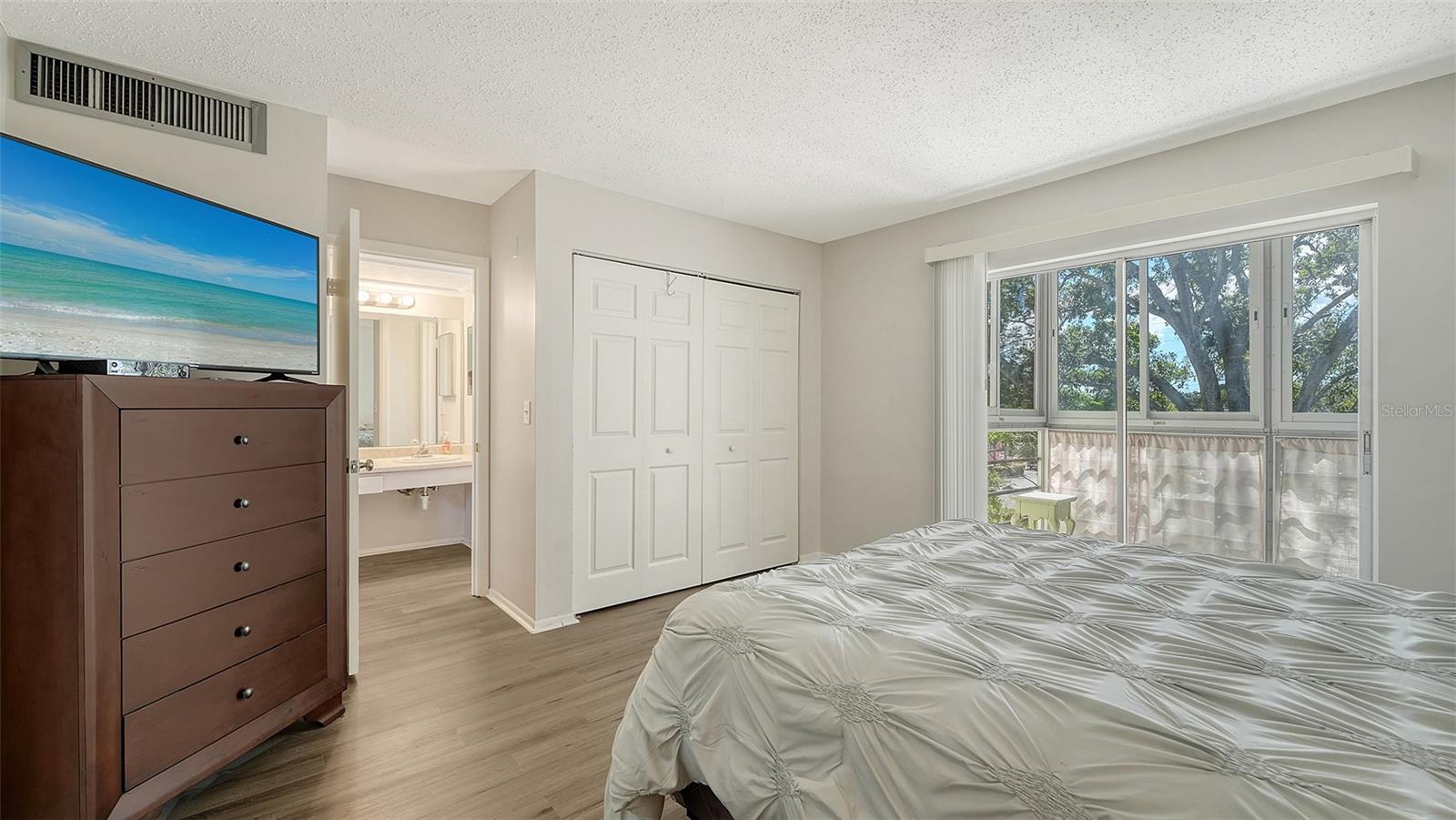 A4667004 Property Photo