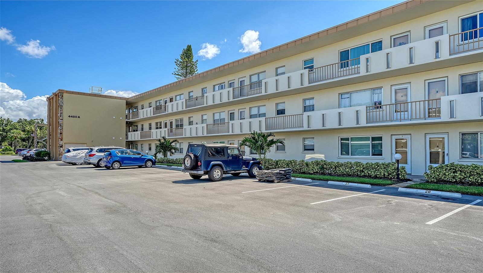 A4667004 Property Photo