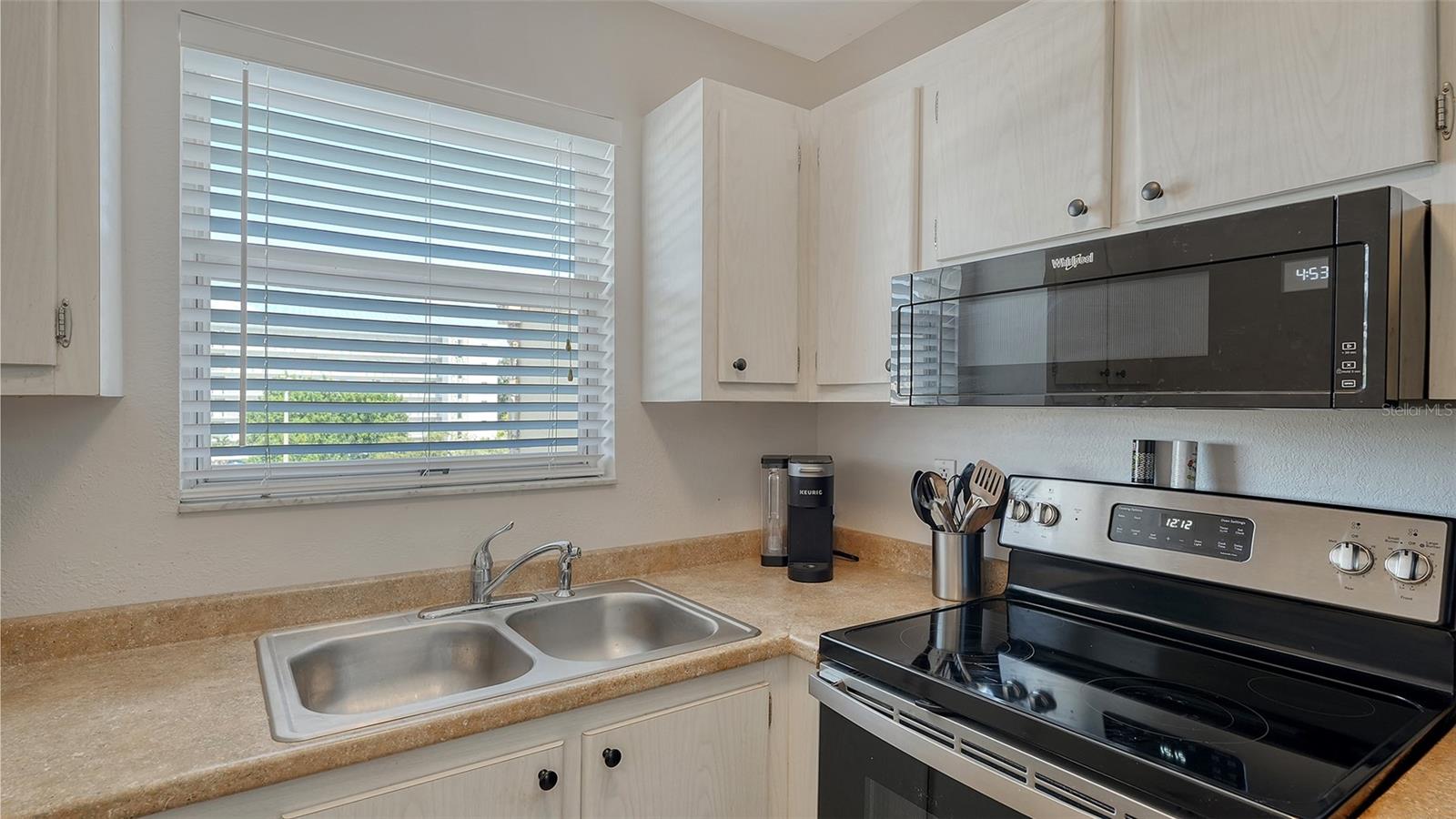 A4667004 Property Photo