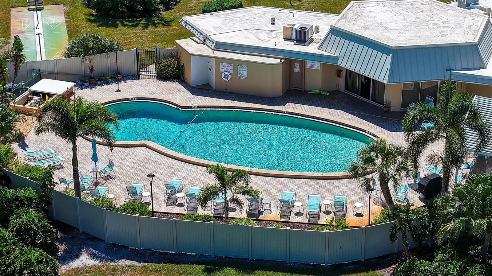 A4667004 Property Photo