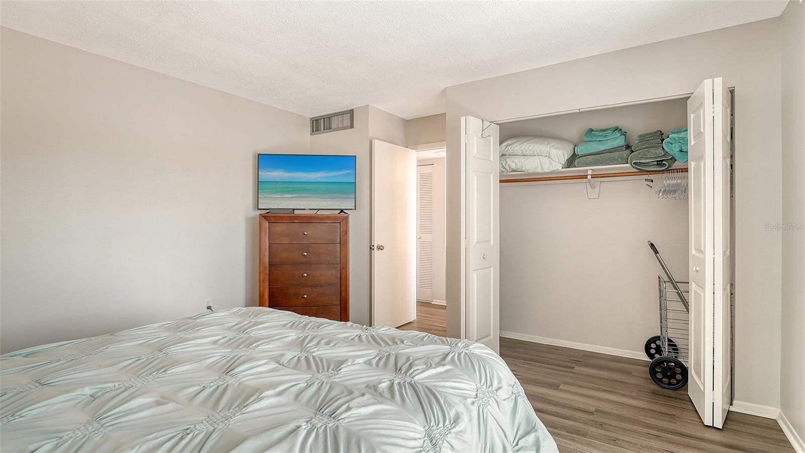 A4667004 Property Photo