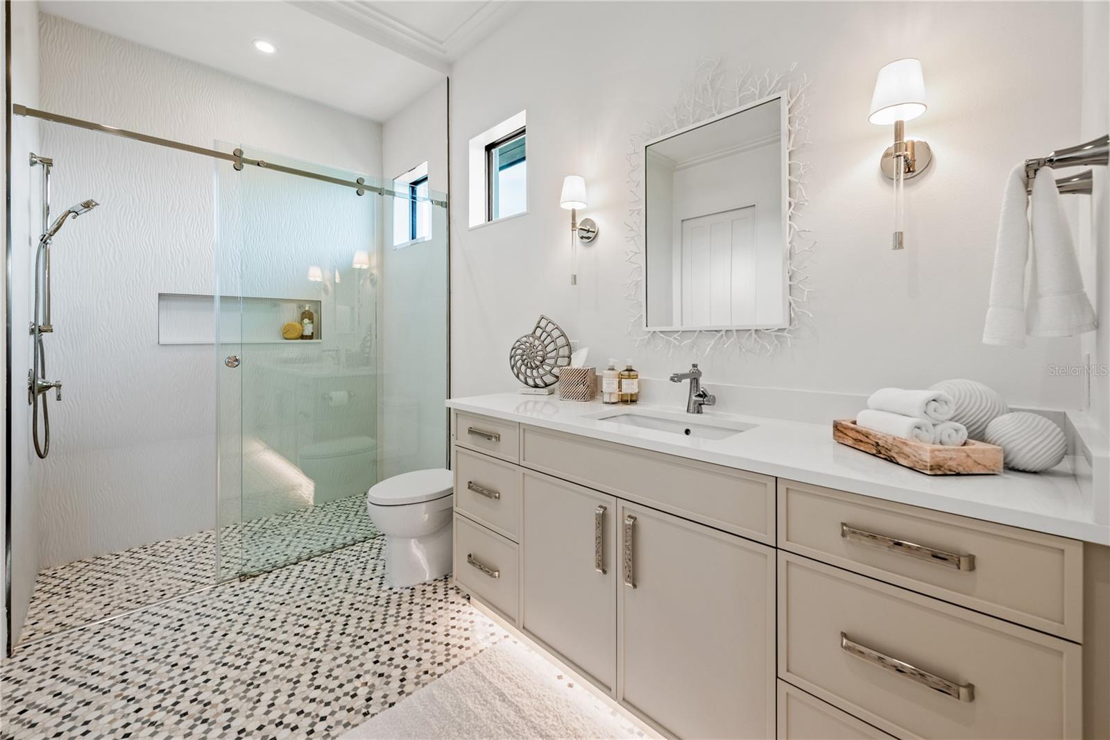 A4667008 Property Photo