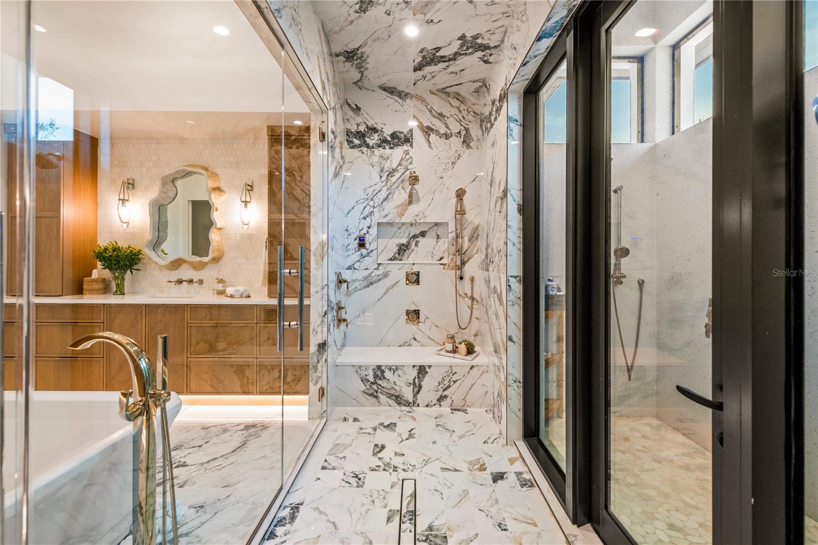 A4667008 Property Photo