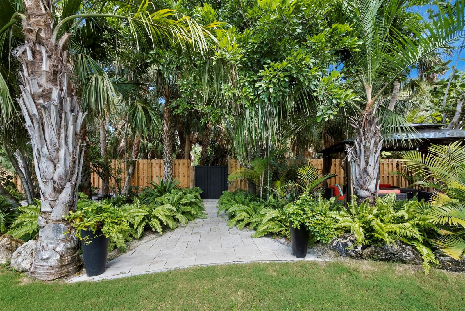 A4667015 Property Photo