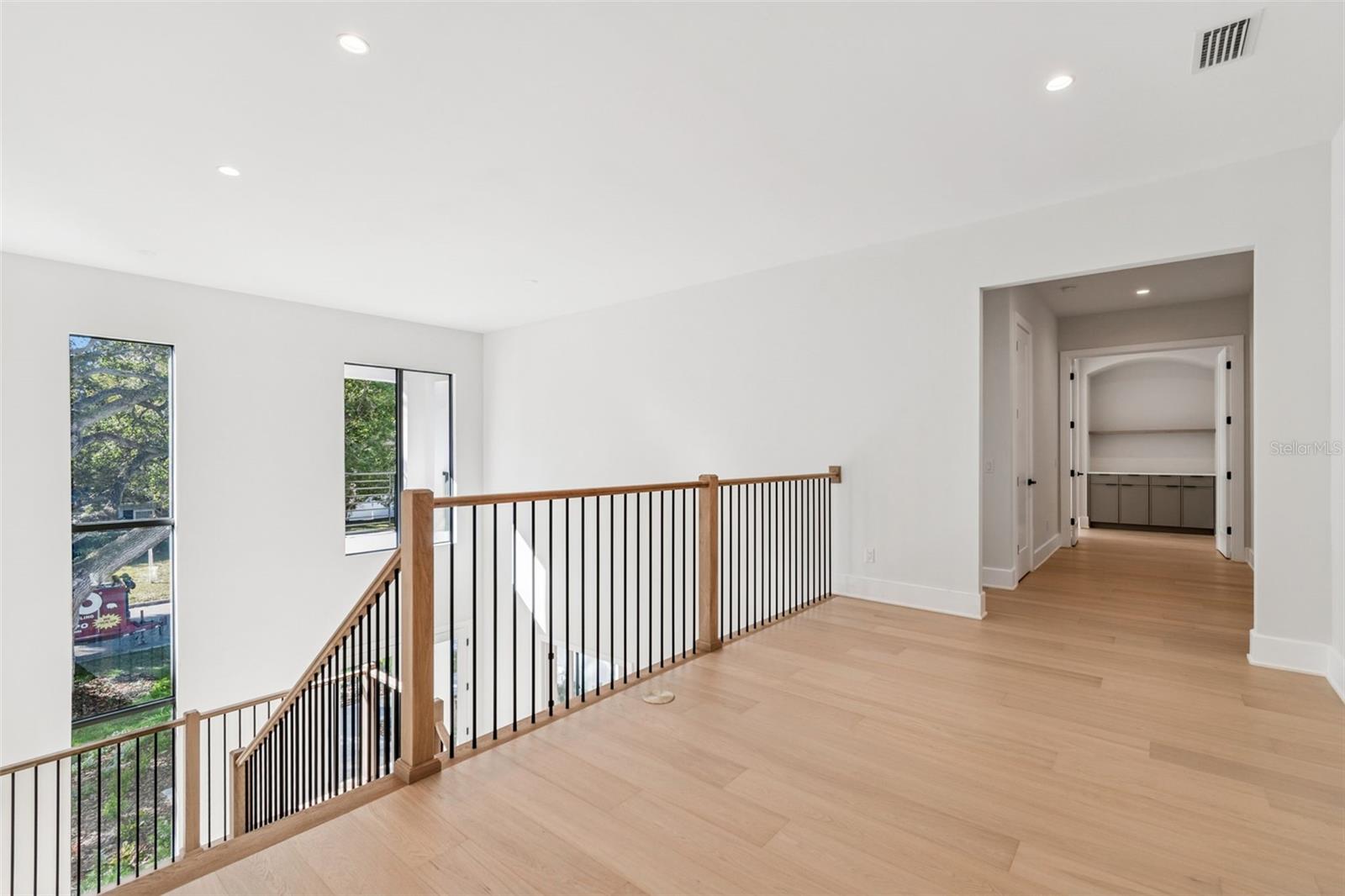 TB8433572 Property Photo