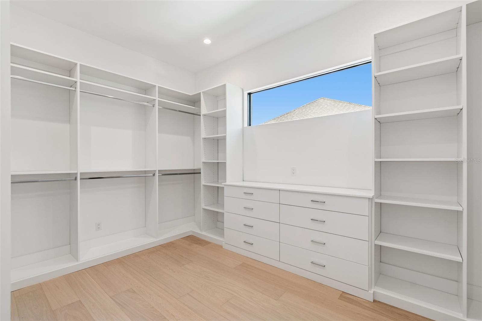 TB8433572 Property Photo