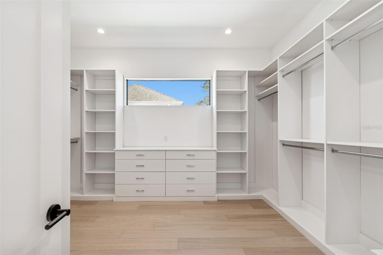 TB8433572 Property Photo