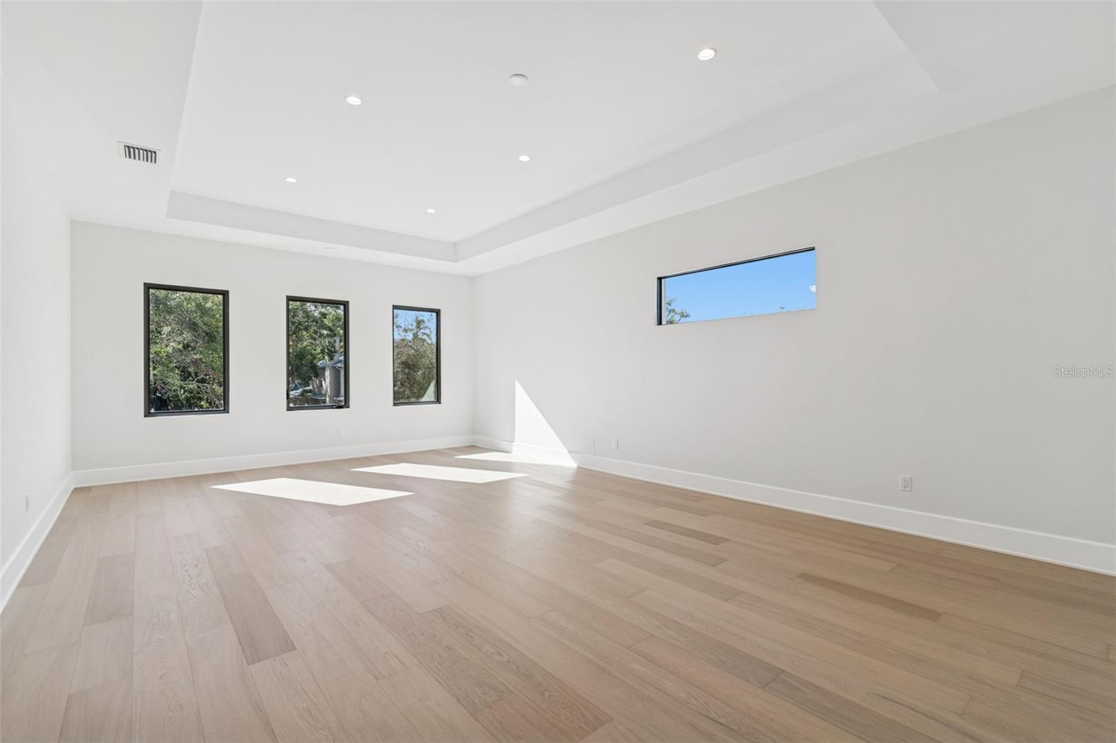 TB8433572 Property Photo