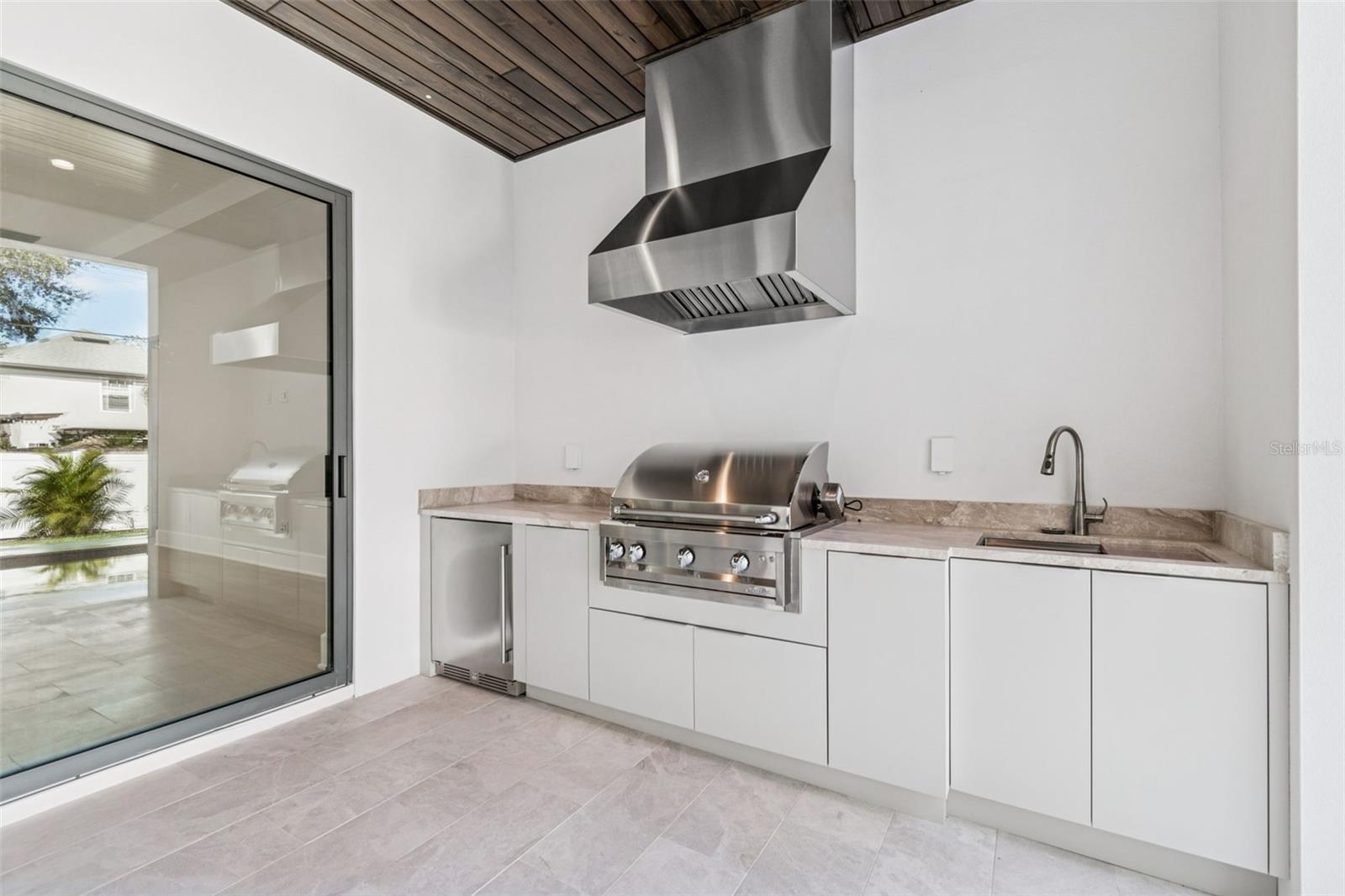 TB8433572 Property Photo