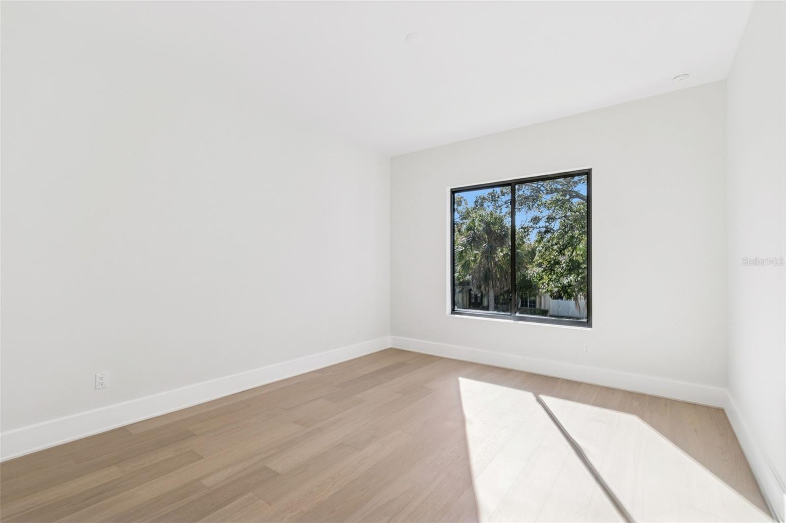 TB8433572 Property Photo