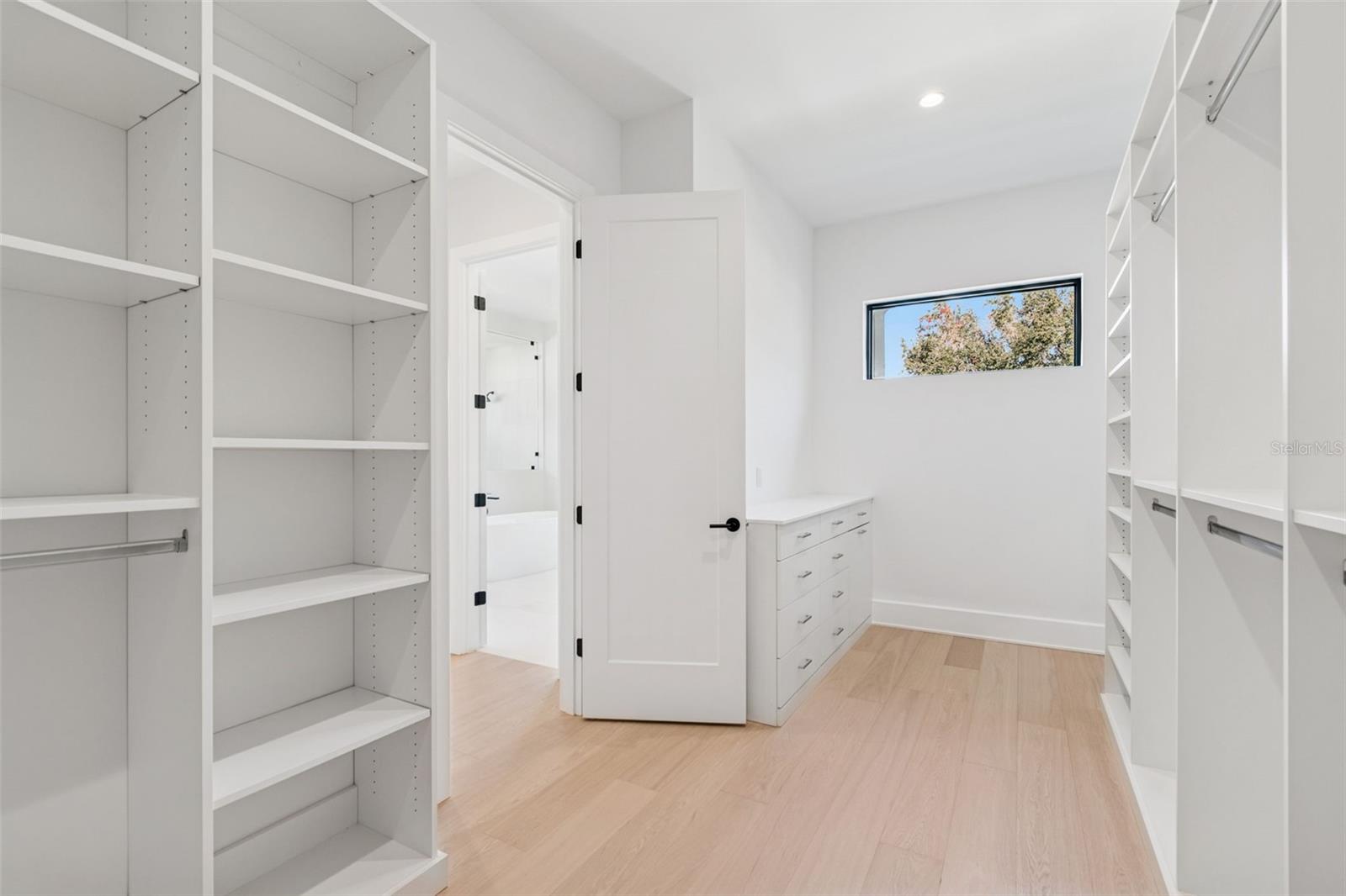 TB8433572 Property Photo