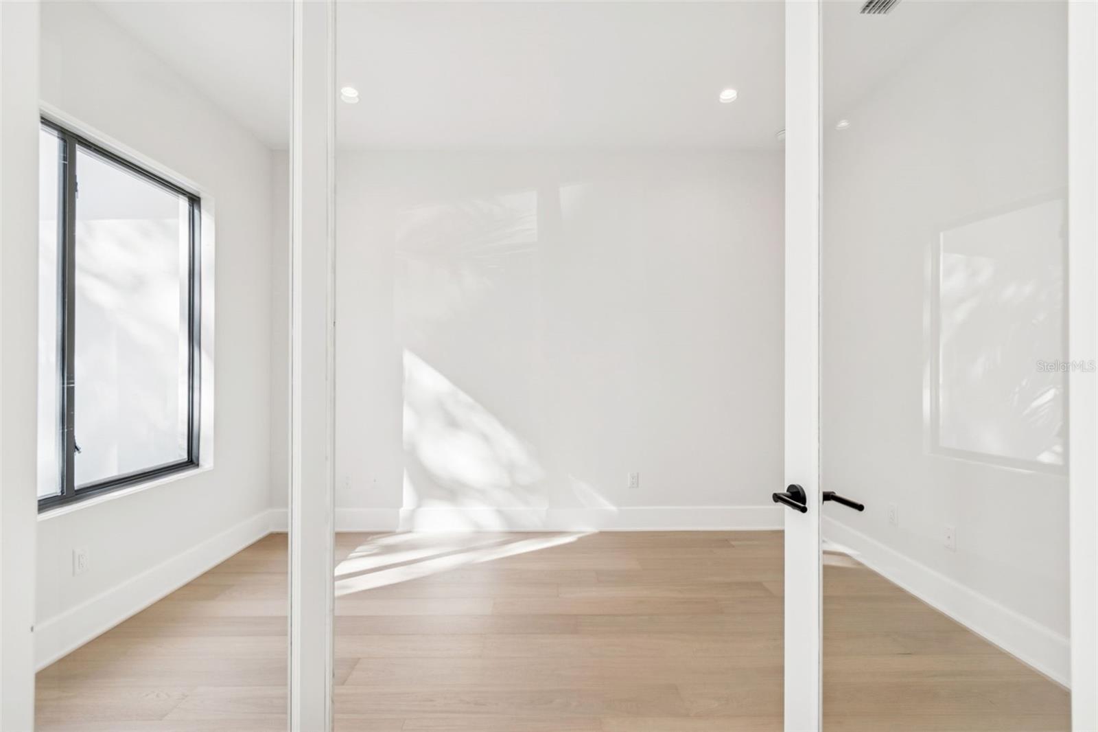 TB8433572 Property Photo