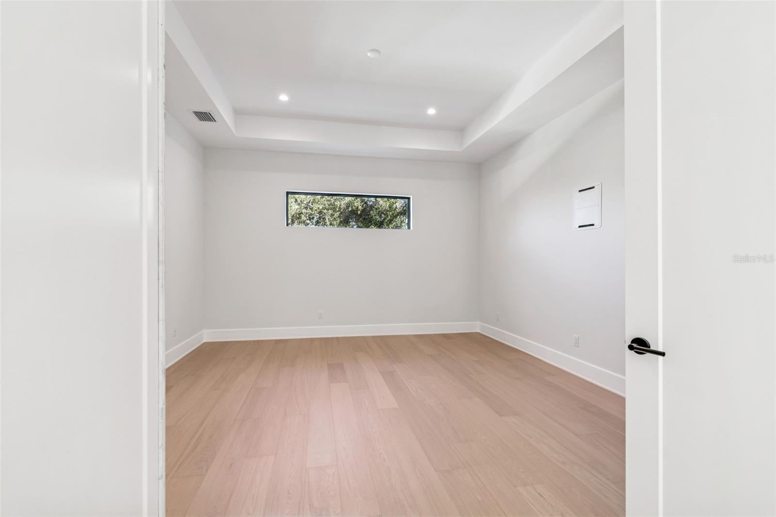 TB8433572 Property Photo