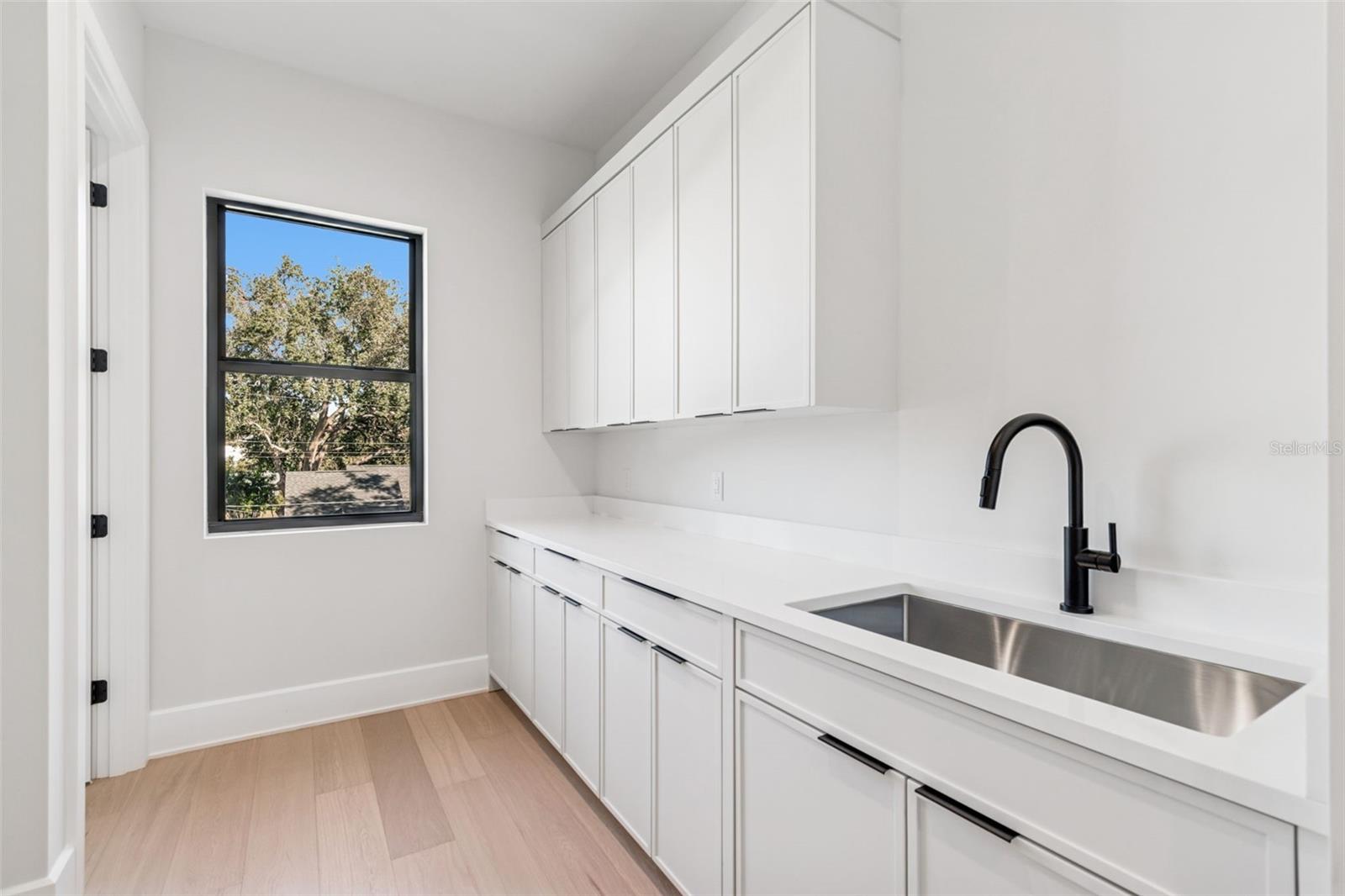 TB8433572 Property Photo