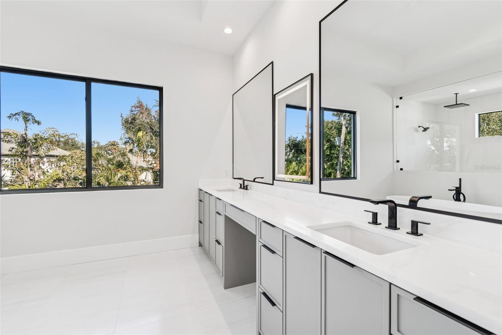 TB8433572 Property Photo