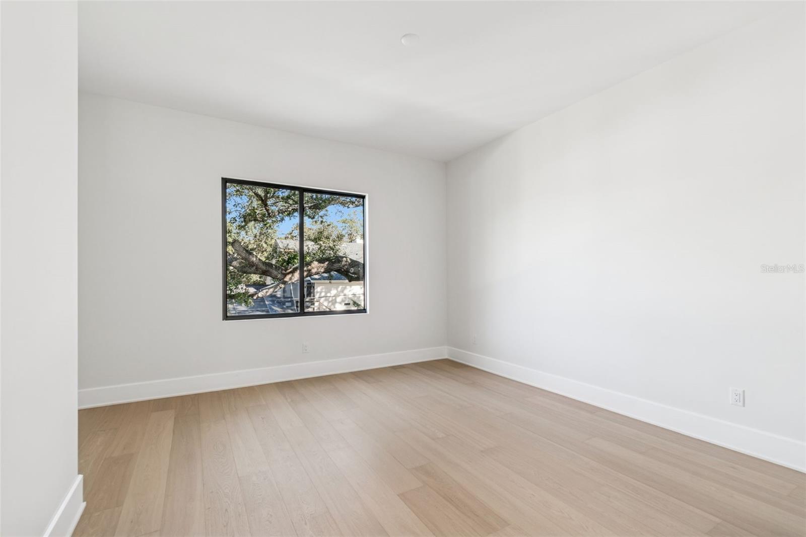 TB8433572 Property Photo