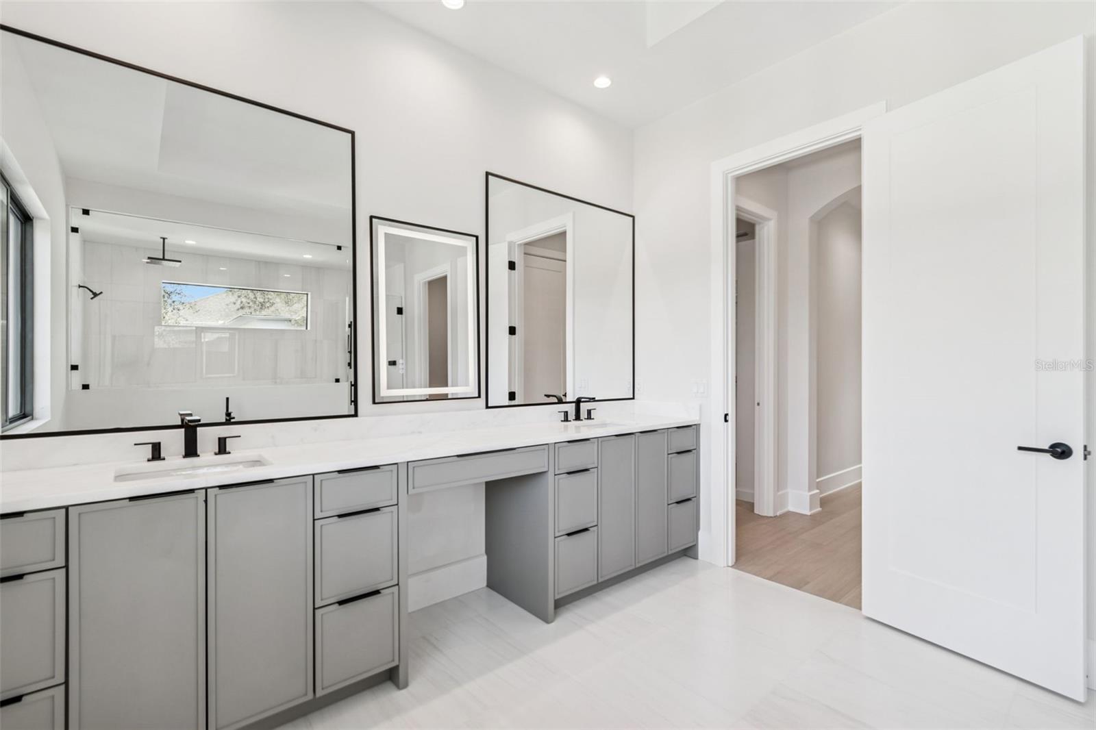 TB8433572 Property Photo