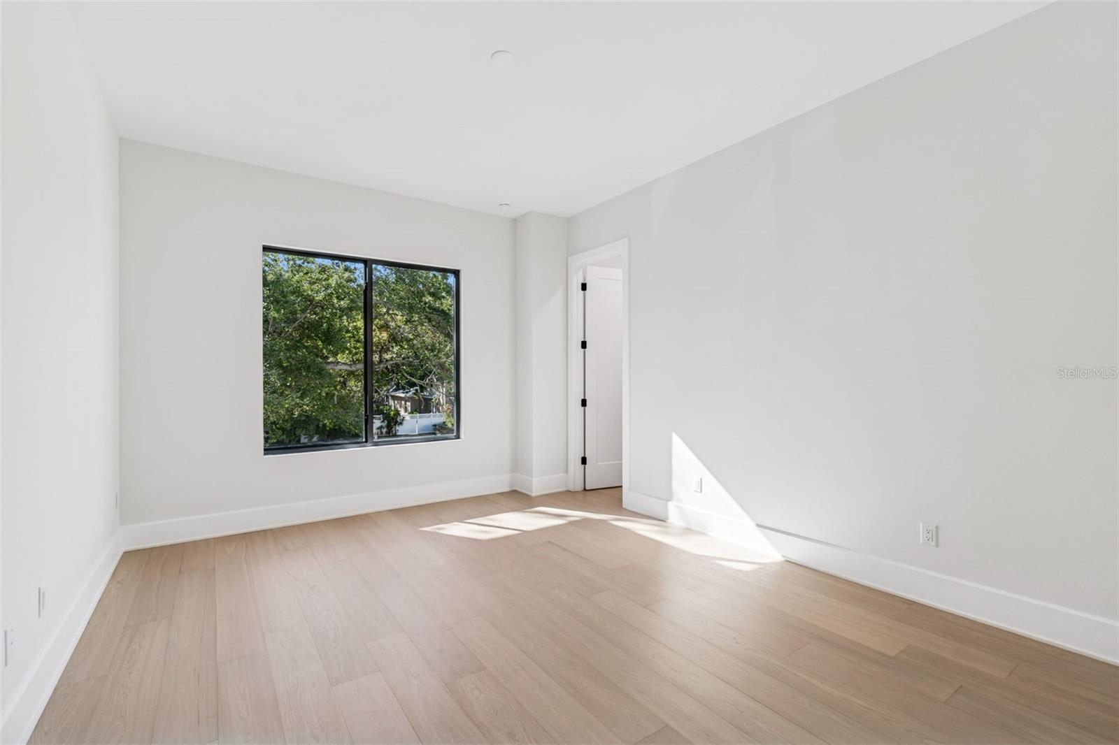 TB8433572 Property Photo