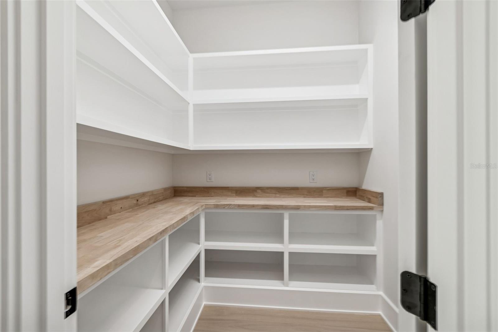 TB8433572 Property Photo