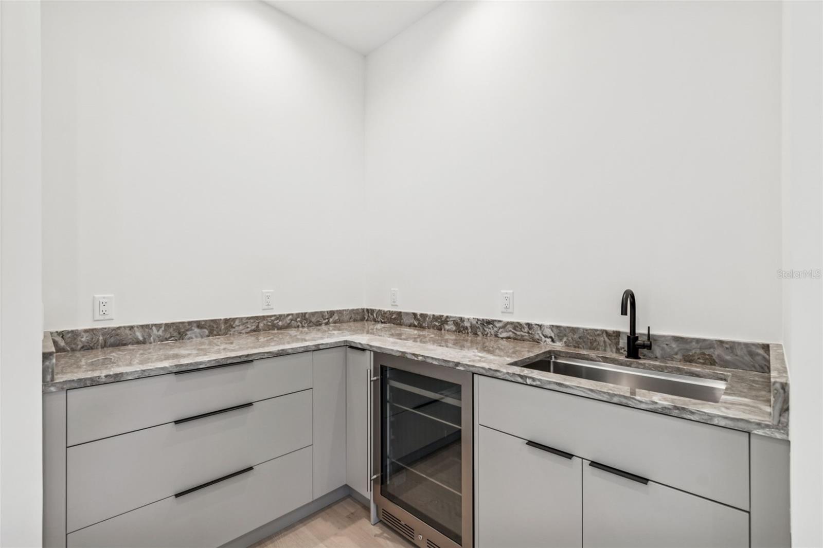 TB8433572 Property Photo