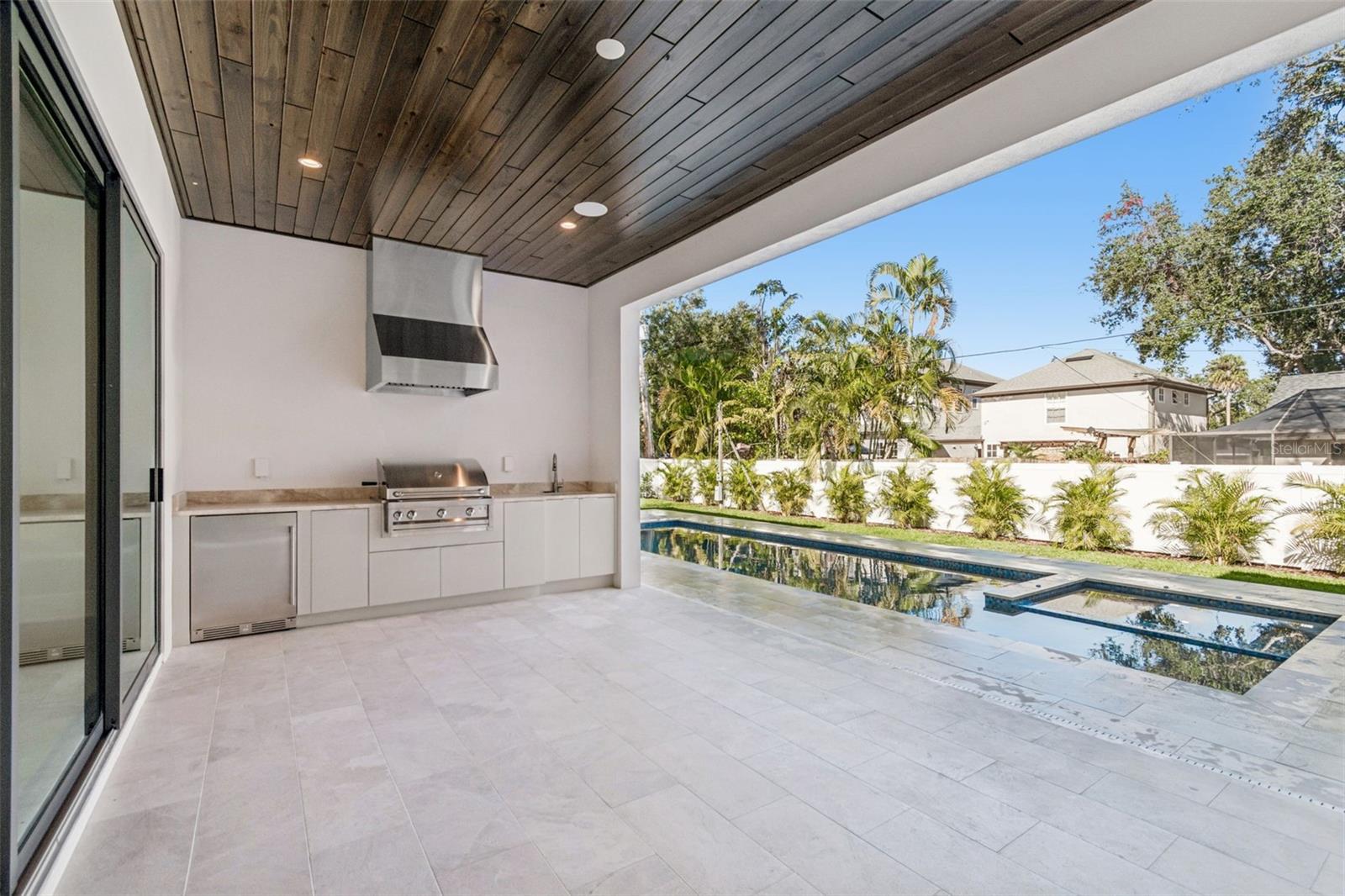 TB8433572 Property Photo