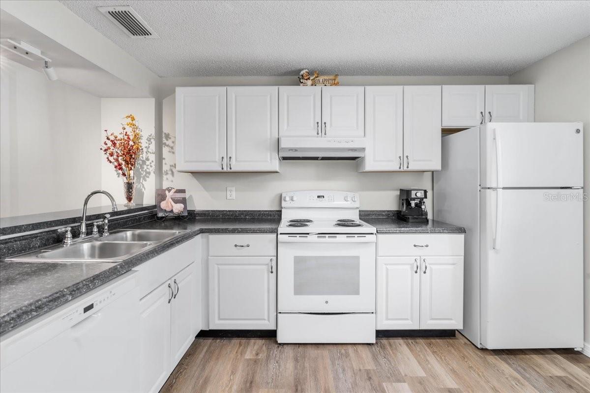 6104 39TH AVE W, BRADENTON, FL, 34209