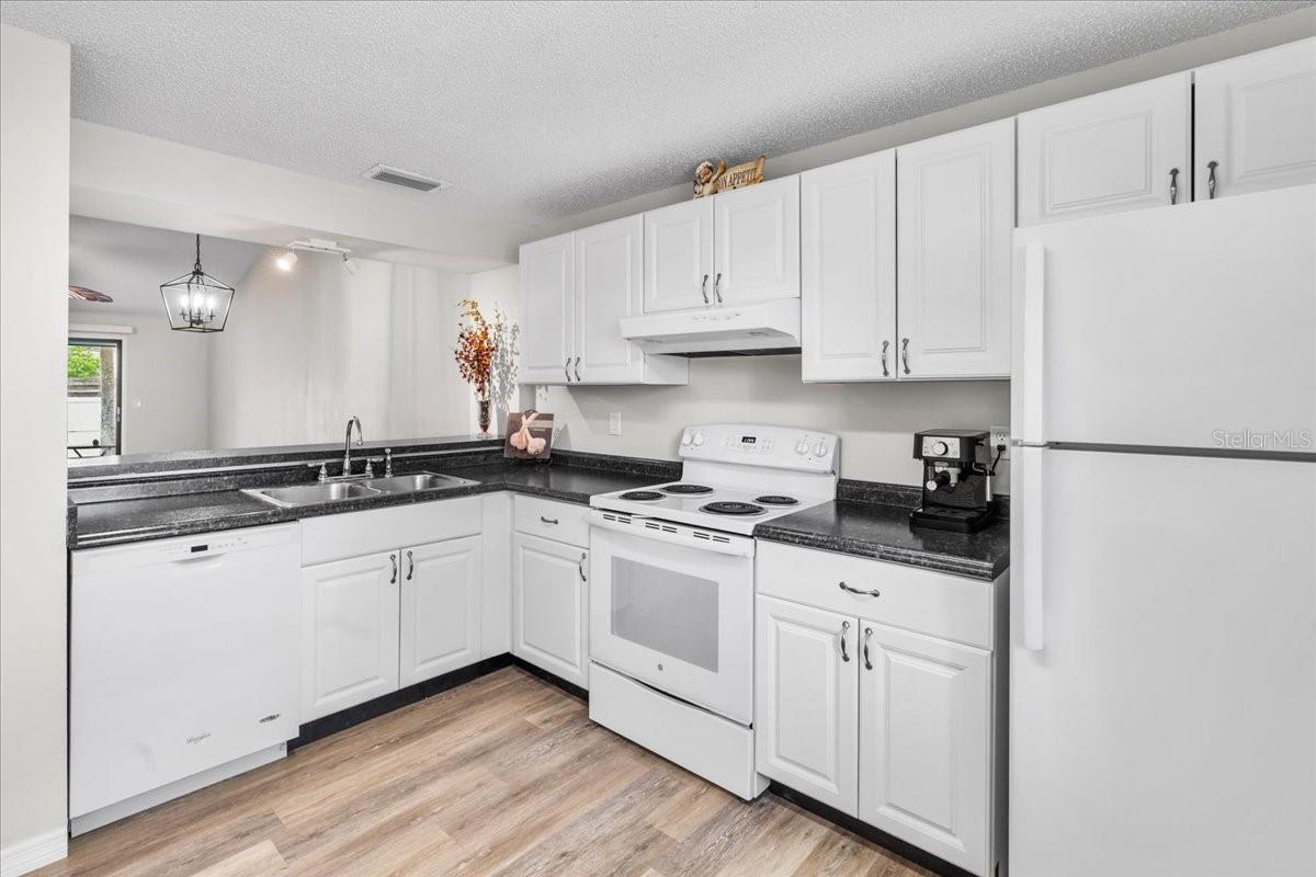 6104 39TH AVE W, BRADENTON, FL, 34209